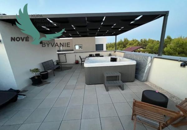 Chorvátsko - Apartmán so strešnou terasou