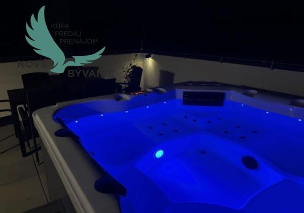 Chorvátsko - Apartmán so strešnou terasou