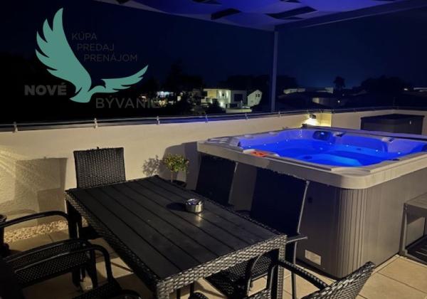 Chorvátsko - Apartmán so strešnou terasou