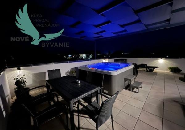 Chorvátsko - Apartmán so strešnou terasou