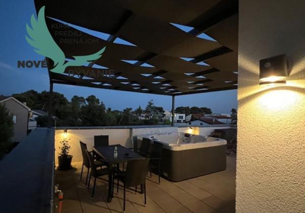 Chorvátsko - Apartmán so strešnou terasou