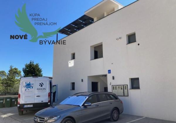 Chorvátsko - Apartmán so strešnou terasou