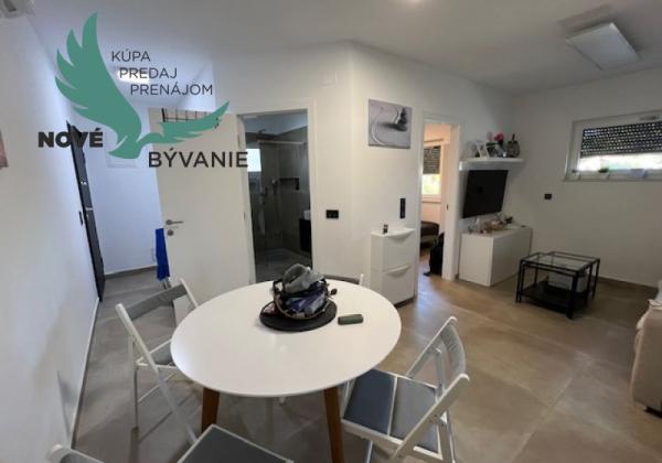 Chorvátsko - Apartmán so strešnou terasou