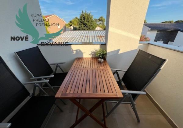 Chorvátsko - Apartmán so strešnou terasou