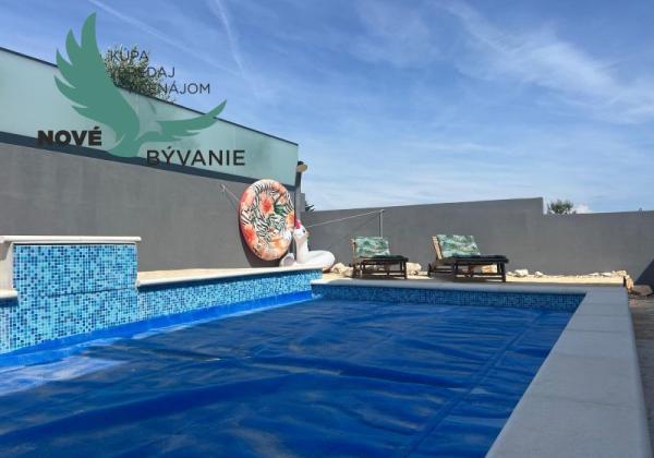 Chorvátsko - Na predaj novostavba s bazénom a výhľadom na more