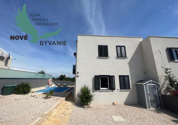 Chorvátsko - Na predaj novostavba s bazénom a výhľadom na more