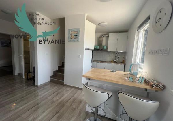 Chorvátsko - Na predaj novostavba s bazénom a výhľadom na more