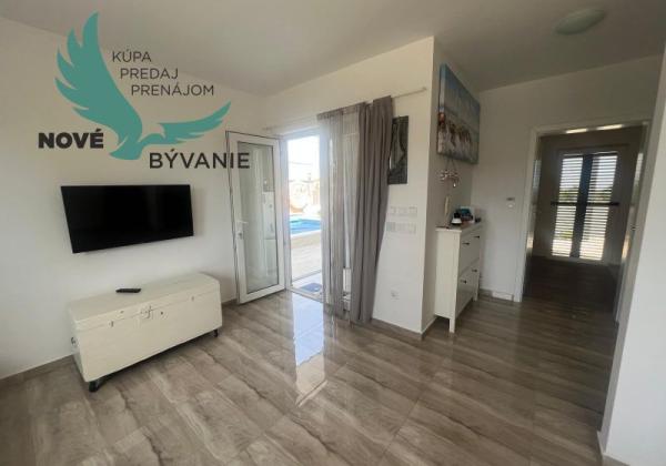 Chorvátsko - Na predaj novostavba s bazénom a výhľadom na more