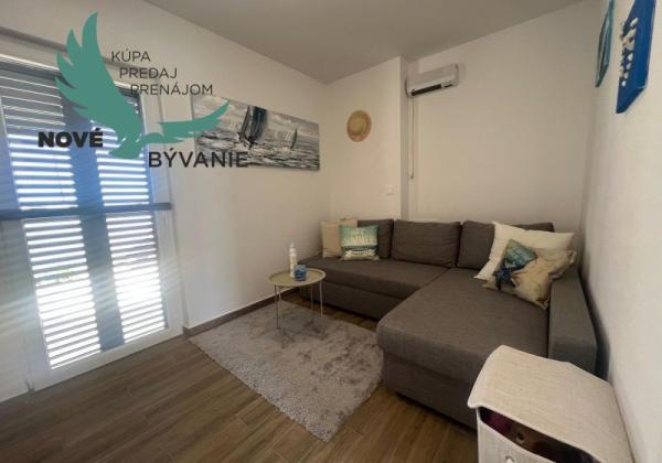 Chorvátsko - Na predaj novostavba s bazénom a výhľadom na more