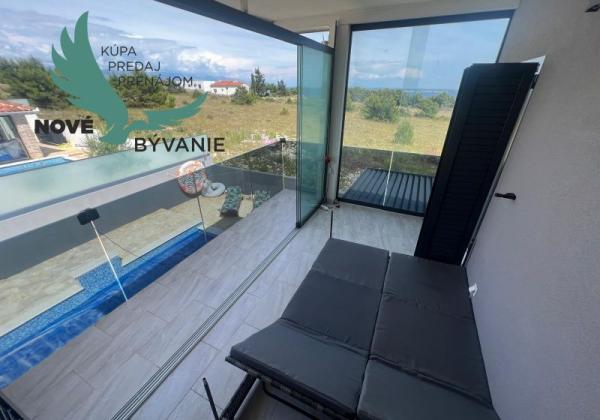 Chorvátsko - Na predaj novostavba s bazénom a výhľadom na more