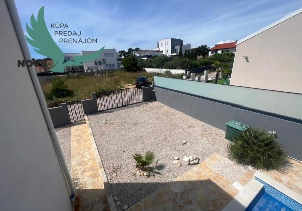 Chorvátsko - Na predaj novostavba s bazénom a výhľadom na more