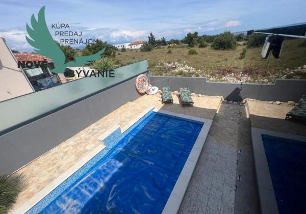 Chorvátsko - Na predaj novostavba s bazénom a výhľadom na more