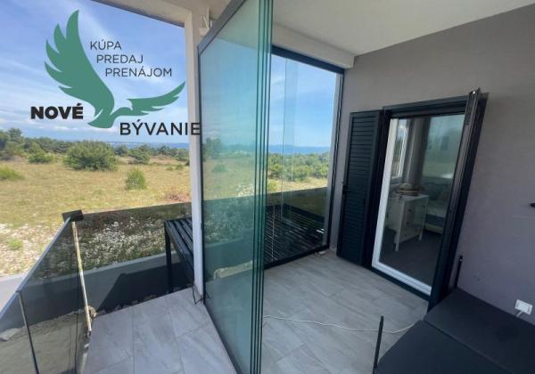 Chorvátsko - Na predaj novostavba s bazénom a výhľadom na more