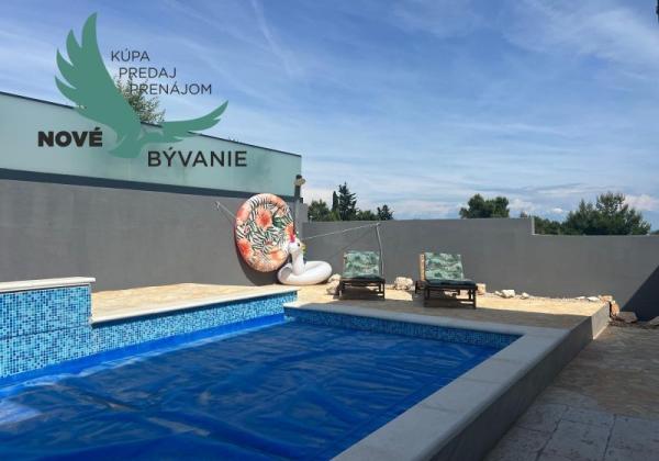 Chorvátsko - Na predaj novostavba s bazénom a výhľadom na more