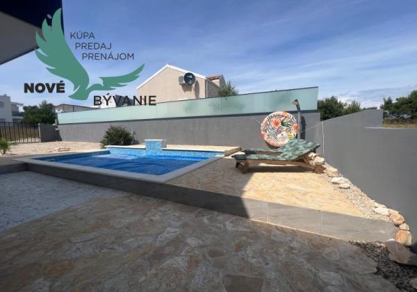 Chorvátsko - Na predaj novostavba s bazénom a výhľadom na more