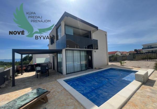 Chorvátsko - Na predaj novostavba s bazénom a výhľadom na more