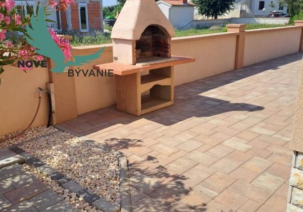 Apartmán s výhľadom na more a záhradou , Chorvatsko -Nin -Zaton