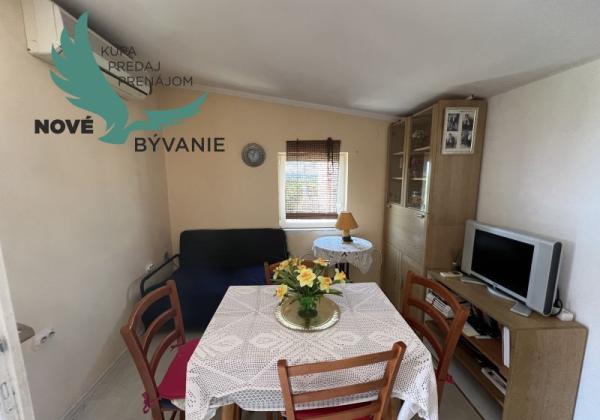 Dom 2x apartmán s výhľadom na more na ostrove Vir v Chorvátsku