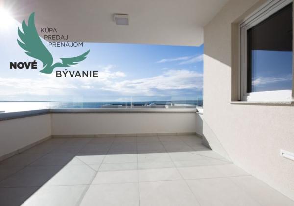 Luxusný apartmán s výhľadom na more len 30m od mora so 4x spálňou v Chorvátsku