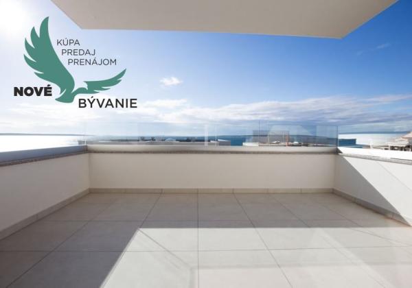 Luxusný apartmán s výhľadom na more len 30m od mora so 4x spálňou v Chorvátsku