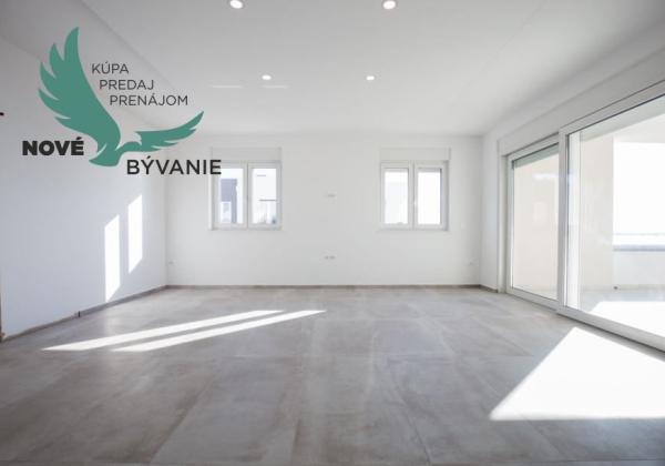 Luxusný apartmán s výhľadom na more len 30m od mora so 4x spálňou v Chorvátsku