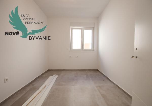 Luxusný apartmán s výhľadom na more len 30m od mora so 4x spálňou v Chorvátsku