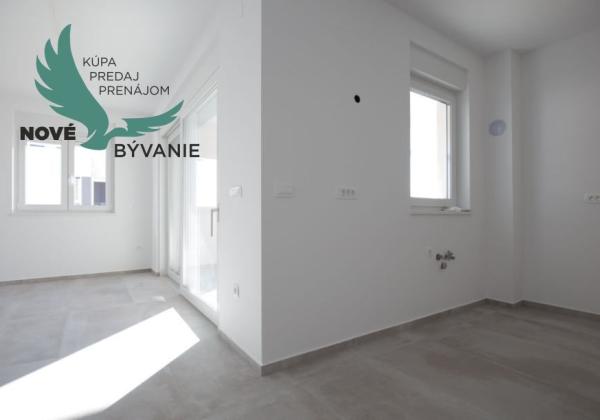 Luxusný apartmán s výhľadom na more len 30m od mora so 4x spálňou v Chorvátsku