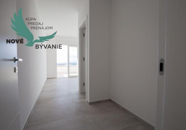 Luxusný apartmán s výhľadom na more len 30m od mora so 4x spálňou v Chorvátsku