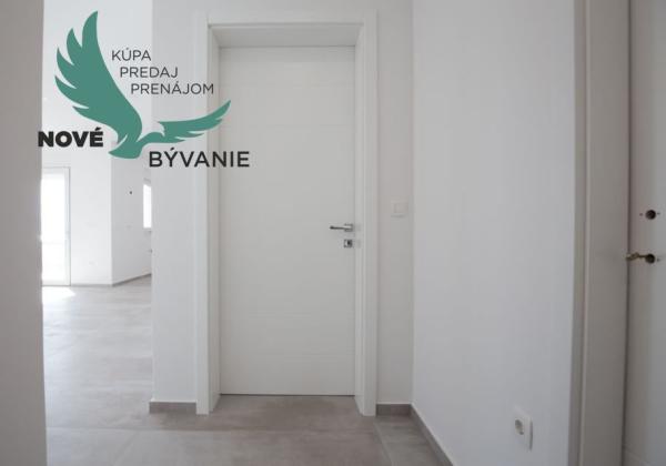Luxusný apartmán s výhľadom na more len 30m od mora so 4x spálňou v Chorvátsku