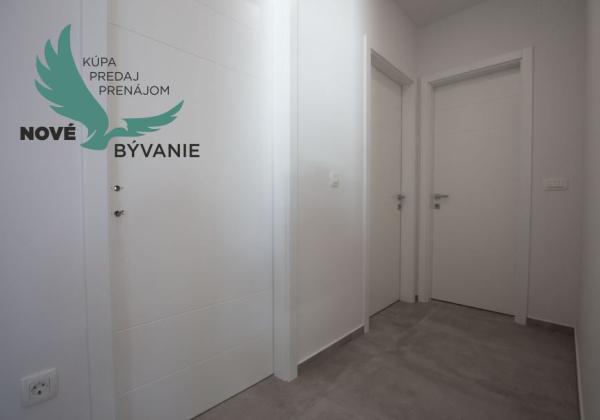 Luxusný apartmán s výhľadom na more len 30m od mora so 4x spálňou v Chorvátsku