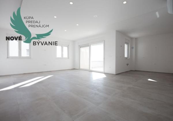 Luxusný apartmán s výhľadom na more len 30m od mora so 4x spálňou v Chorvátsku