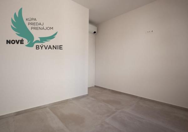 Luxusný apartmán s výhľadom na more len 30m od mora so 4x spálňou v Chorvátsku