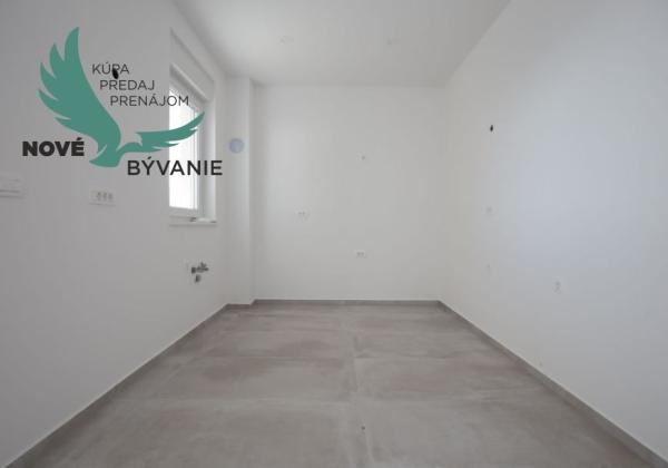 Luxusný apartmán s výhľadom na more len 30m od mora so 4x spálňou v Chorvátsku