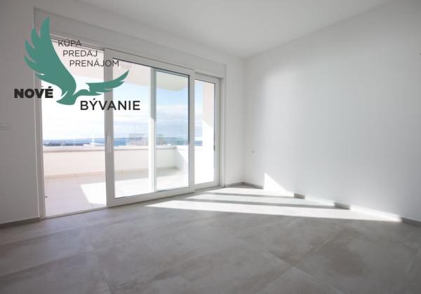 Luxusný apartmán s výhľadom na more len 30m od mora so 4x spálňou v Chorvátsku