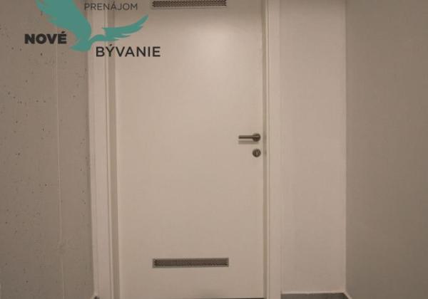 Luxusný apartmán s výhľadom na more len 30m od mora so 4x spálňou v Chorvátsku