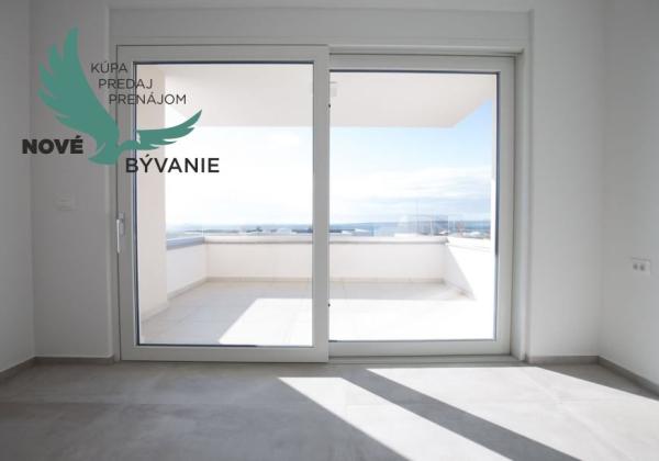 Luxusný apartmán s výhľadom na more len 30m od mora so 4x spálňou v Chorvátsku