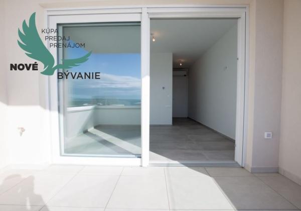 Luxusný apartmán s výhľadom na more len 30m od mora so 4x spálňou v Chorvátsku