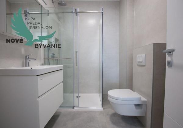 Luxusný apartmán s výhľadom na more len 30m od mora so 4x spálňou v Chorvátsku