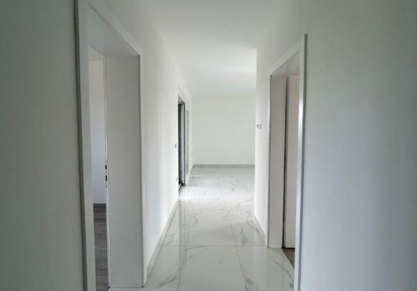 Novostavba apartmánu so strešnou terasou s nerušeným výhľadom na more len 150m od mora v Chorvátsku - Privlaka