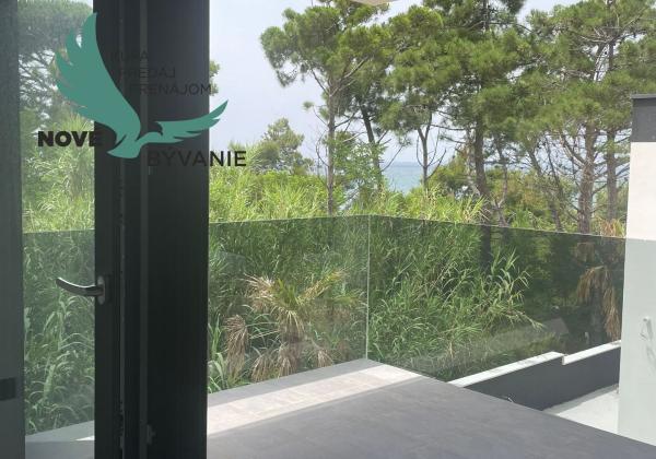 Luxusná novostavba len 70m od mora s výhľadom na more v Chorvátsku v Privlake