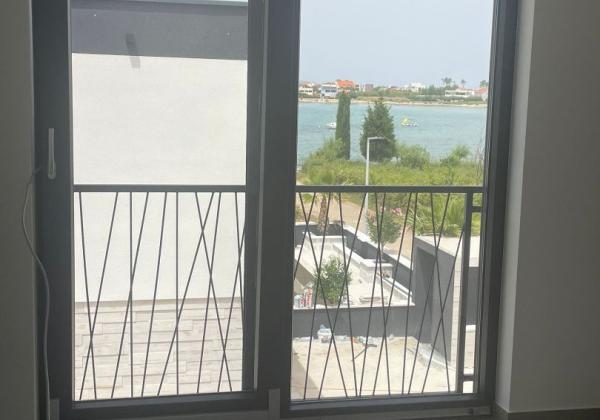 Luxusná novostavba len 70m od mora s výhľadom na more v Chorvátsku v Privlake