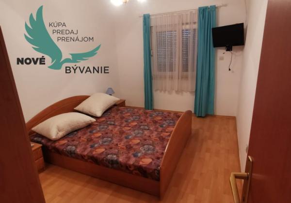 Dom 2x apartmán blízko mora v Chorvátsku na ostrove Vir