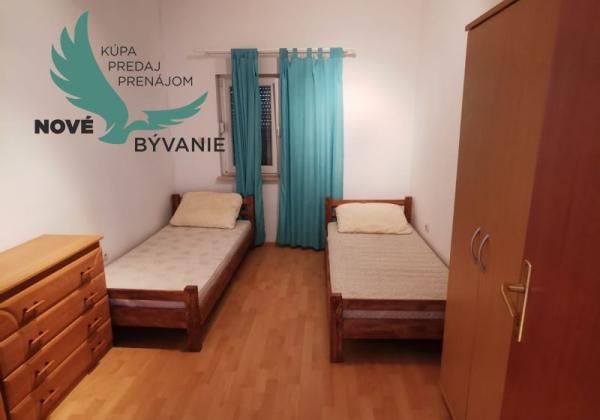Dom 2x apartmán blízko mora v Chorvátsku na ostrove Vir