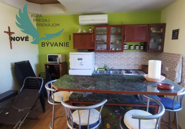 Dom 2x apartmán blízko mora v Chorvátsku na ostrove Vir