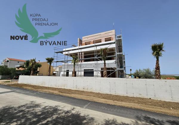 Luxusná novostavba pri nádhernej pieskovej pláži v Chorvátsku - Privlaka