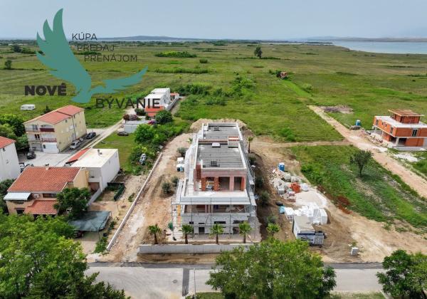 Luxusná novostavba pri nádhernej pieskovej pláži v Chorvátsku - Privlaka