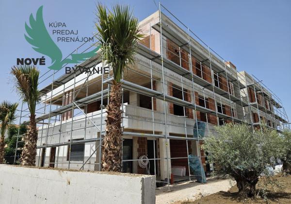 Luxusná novostavba pri nádhernej pieskovej pláži v Chorvátsku - Privlaka