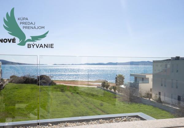 Chorvátsko-  Vila s Bazénom, Výťahom a Strešnou Terasou len 70m od Mora! Sukošan, Chorvátsko