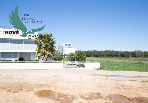 Chorvátsko-  Vila s Bazénom, Výťahom a Strešnou Terasou len 70m od Mora! Sukošan, Chorvátsko