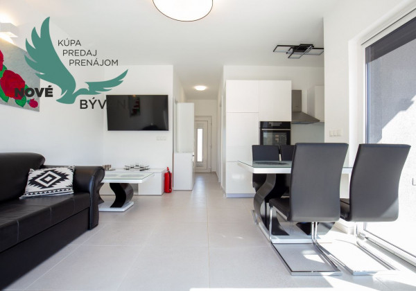 Chorvátsko - Apartmán s bazénom a dvorom na ostrove Vir